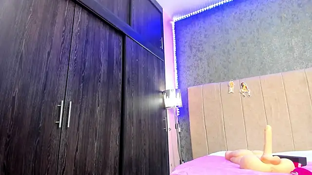 Snapshot of ava-am chatting on November 6, 2025, 1:50 am ava-am online show from November 6, 2025, 1:50 am