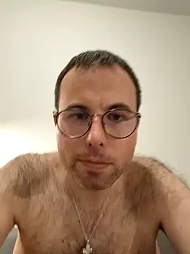 Snapshot of Simonudist chatting on December 14, 2025, 6:01 pm Simonudist online show from December 14, 2025, 6:01 pm