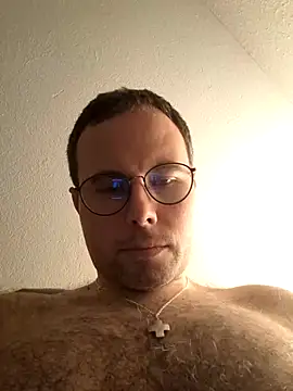 Snapshot of Simonudist chatting on February 4, 2026, 10:26 pm Simonudist online show from February 4, 2026, 10:26 pm