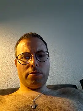 Snapshot of Simonudist chatting on March 19, 2026, 5:28 pm Simonudist online show from March 19, 2026, 5:28 pm