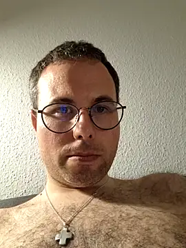 Snapshot of Simonudist chatting on April 12, 2026, 7:19 pm Simonudist online show from April 12, 2026, 7:19 pm