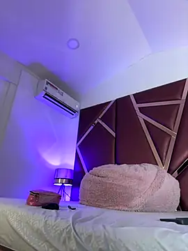 DanielaMedinaa online show from September 18, 2025, 8:00 pm