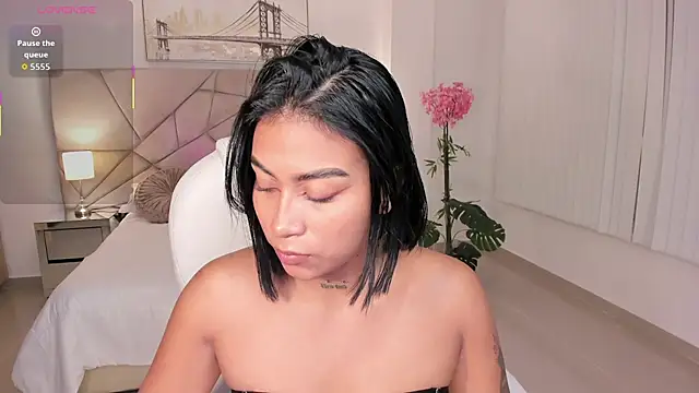 Ivyy Moon  online show from December 16, 2025, 1:21 am