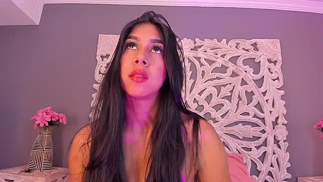 AnnieGibbyns online show from December 5, 2025, 8:38 pm