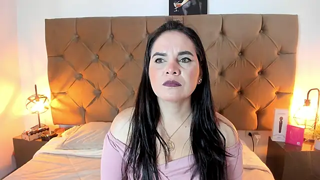 laura hotties online show from March 31, 2026, 1:22 pm