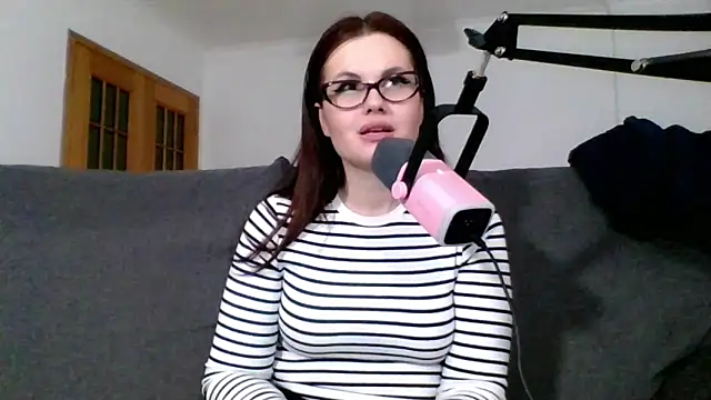 Della Ideal online show from March 16, 2025, 10:31 pm