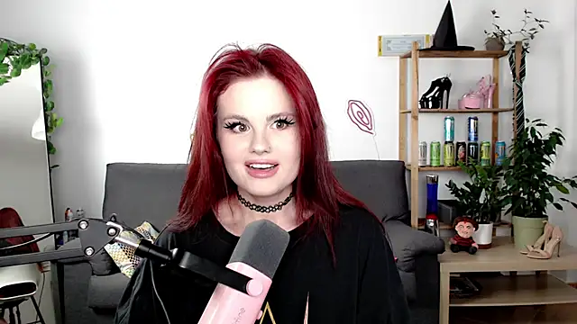 Della Ideal online show from September 17, 2025, 5:25 pm