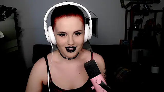 Della Ideal online show from November 8, 2025, 6:07 pm