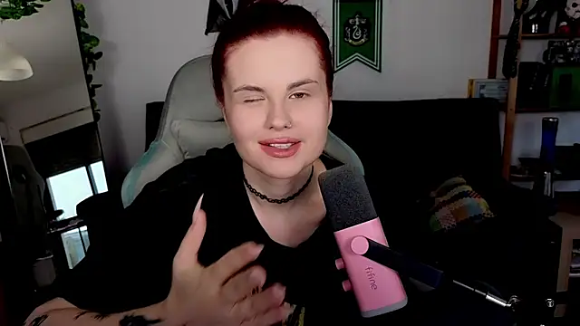 Della Ideal online show from November 14, 2025, 9:08 am