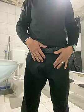 Snapshot of rogerdik76 chatting on February 23, 2026, 6:33 am rogerdik76 online show from February 23, 2026, 6:33 am