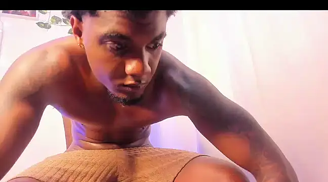 Snapshot of LOGAN_DRAKE chatting on March 23, 2025, 2:04 am LOGAN DRAKE online show from March 23, 2025, 2:04 am