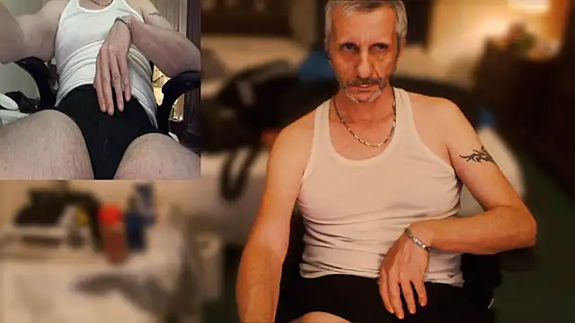 maxdaddy690 online show from September 11, 2025, 8:31 pm