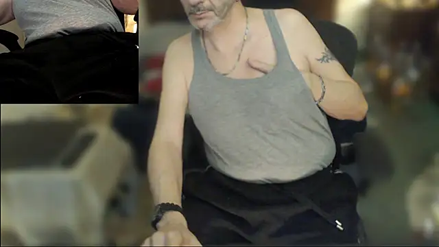 Snapshot of maxdaddy690 chatting on April 28, 2026, 9:31 pm maxdaddy690 online show from April 28, 2026, 9:31 pm