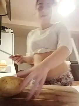 Snapshot of Mary-annTruestar chatting on December 4, 2025, 6:27 pm Mary-annTruestar online show from December 4, 2025, 6:27 pm