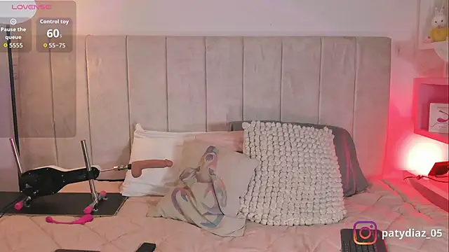 MiiaParker6972 online show from November 9, 2025, 9:46 pm