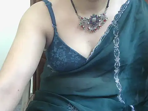 Lovely Manvi online show from October 4, 2025, 1:42 pm