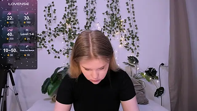 Snapshot of LaseyMoon chatting on March 12, 2025, 4:30 am LaseyMoon online show from March 12, 2025, 4:30 am