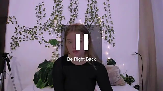 Snapshot of LaseyMoon chatting on March 17, 2025, 4:08 am LaseyMoon online show from March 17, 2025, 4:08 am