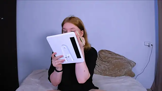 Snapshot of LaseyMoon chatting on September 9, 2025, 2:00 am LaseyMoon online show from September 9, 2025, 2:00 am