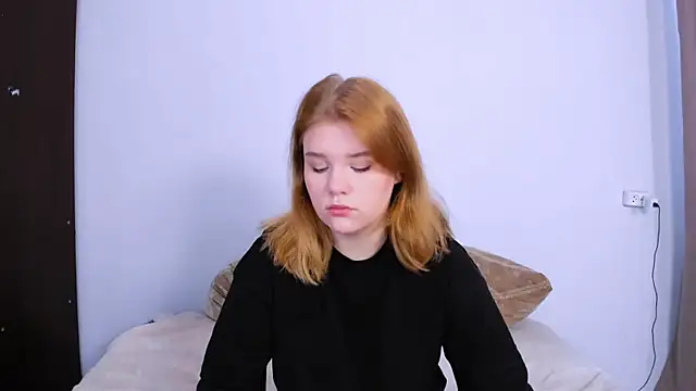 Snapshot of LaseyMoon chatting on September 10, 2025, 1:27 am LaseyMoon online show from September 10, 2025, 1:27 am