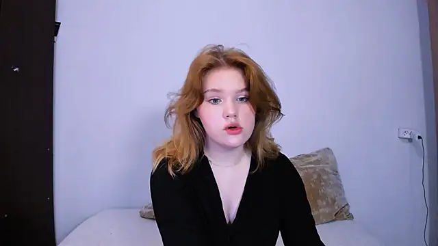 Snapshot of LaseyMoon chatting on September 19, 2025, 11:22 am LaseyMoon online show from September 19, 2025, 11:22 am