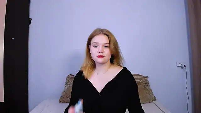 Snapshot of LaseyMoon chatting on September 21, 2025, 11:12 am LaseyMoon online show from September 21, 2025, 11:12 am