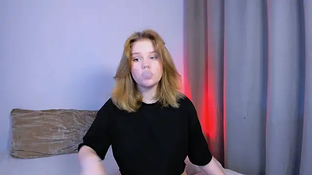 Snapshot of LaseyMoon chatting on September 26, 2025, 11:14 am LaseyMoon online show from September 26, 2025, 11:14 am