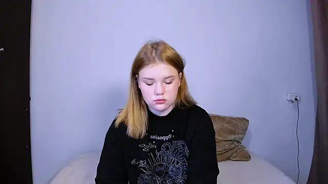 Snapshot of LaseyMoon chatting on September 29, 2025, 11:26 am LaseyMoon online show from September 29, 2025, 11:26 am