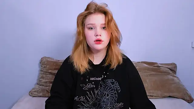 Snapshot of LaseyMoon chatting on October 2, 2025, 1:12 am LaseyMoon online show from October 2, 2025, 1:12 am