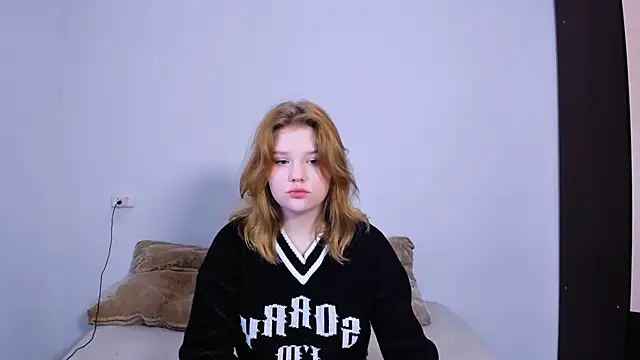 Snapshot of LaseyMoon chatting on October 15, 2025, 10:21 pm LaseyMoon online show from October 15, 2025, 10:21 pm