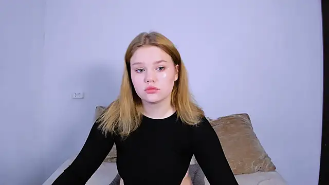 Snapshot of LaseyMoon chatting on October 21, 2025, 10:43 pm LaseyMoon online show from October 21, 2025, 10:43 pm