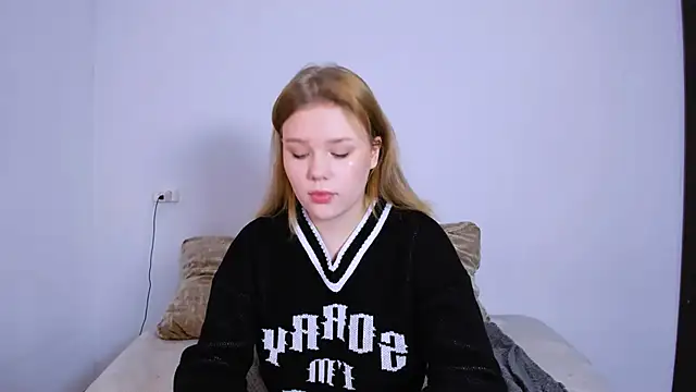 Snapshot of LaseyMoon chatting on October 22, 2025, 10:31 pm LaseyMoon online show from October 22, 2025, 10:31 pm