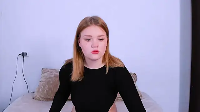 Snapshot of LaseyMoon chatting on October 25, 2025, 2:08 am LaseyMoon online show from October 25, 2025, 2:08 am