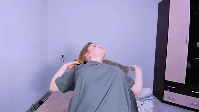 Snapshot of LaseyMoon chatting on November 10, 2025, 1:37 am LaseyMoon online show from November 10, 2025, 1:37 am