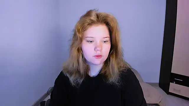 Snapshot of LaseyMoon chatting on November 13, 2025, 2:43 am LaseyMoon online show from November 13, 2025, 2:43 am