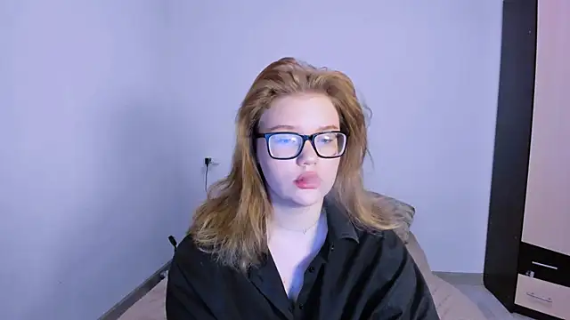 Snapshot of LaseyMoon chatting on November 16, 2025, 1:33 am LaseyMoon online show from November 16, 2025, 1:33 am