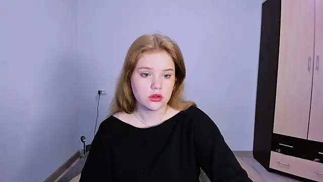 Snapshot of LaseyMoon chatting on November 24, 2025, 1:49 am LaseyMoon online show from November 24, 2025, 1:49 am