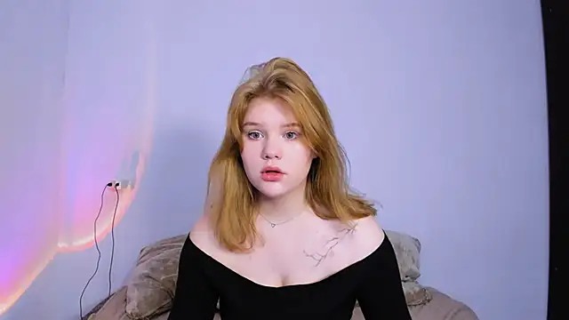 Snapshot of LaseyMoon chatting on November 29, 2025, 1:30 am LaseyMoon online show from November 29, 2025, 1:30 am