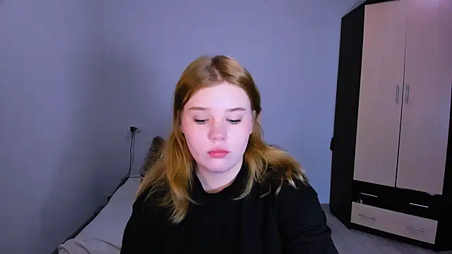 Snapshot of LaseyMoon chatting on December 20, 2025, 1:34 am LaseyMoon online show from December 20, 2025, 1:34 am