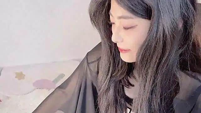 xiaolanlan3344 online show from March 4, 2025, 10:05 pm