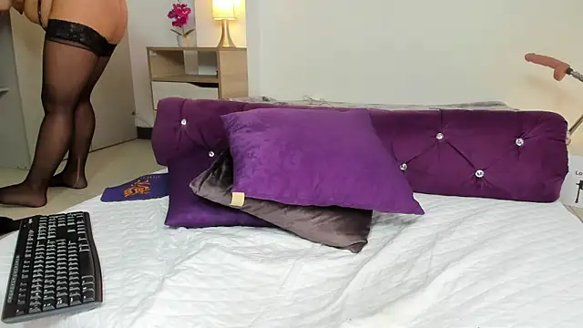 MontserratMarie online show from March 10, 2025, 7:18 pm