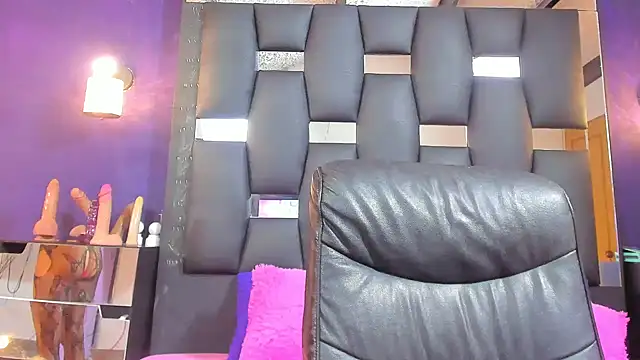 Snapshot of EMYCLARK01 chatting on May 31, 2026, 12:45 pm EMYCLARK01 online show from May 31, 2026, 12:45 pm