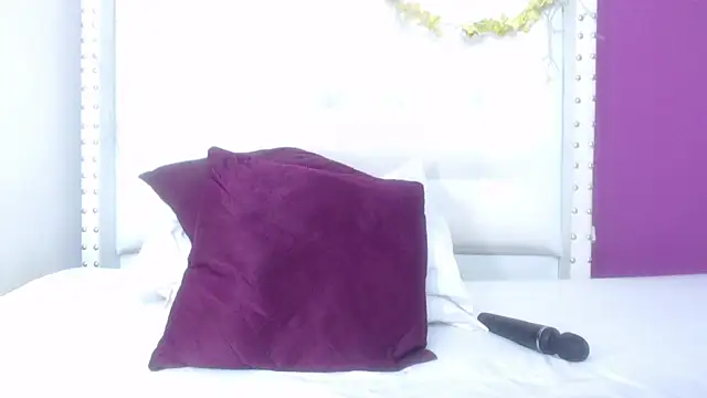 naughty teen18 online show from March 4, 2025, 4:52 pm