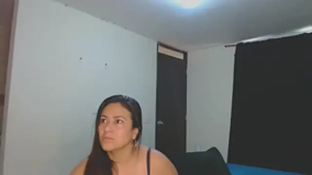 roxanasexy2025 online show from December 2, 2025, 12:32 pm