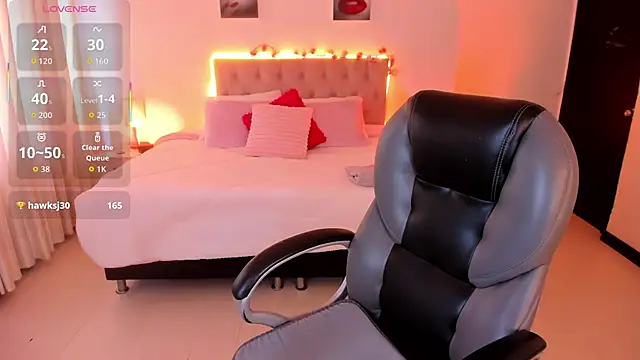 Emily Warren  online show from December 2, 2025, 7:20 pm