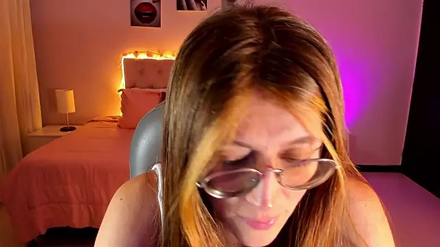 Emily Warren  online show from March 19, 2026, 7:51 pm