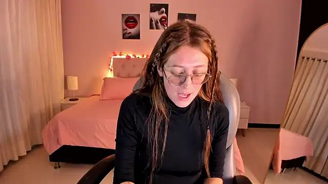 Emily Warren  online show from May 27, 2026, 7:44 pm