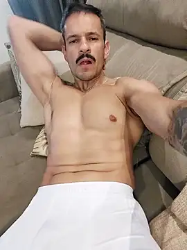 juniortche1313 online show from February 27, 2025, 5:04 pm