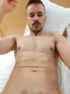 juniortche1313 online show from September 18, 2025, 2:02 am