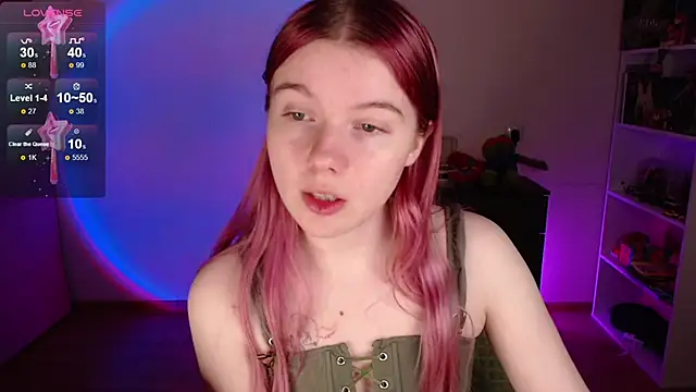 Snapshot of Strawberry_juli chatting on November 15, 2025, 9:39 am Strawberry juli online show from November 15, 2025, 9:39 am